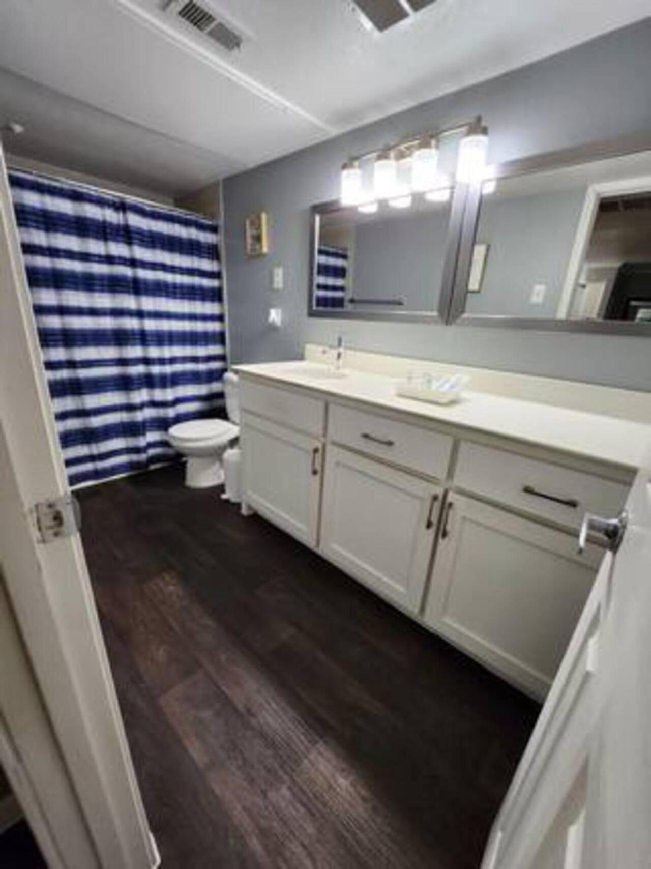 Blue Shark *B501* @ Medical Center 1Br Modern King Apartment With Private Patio Х'юстон Екстер'єр фото